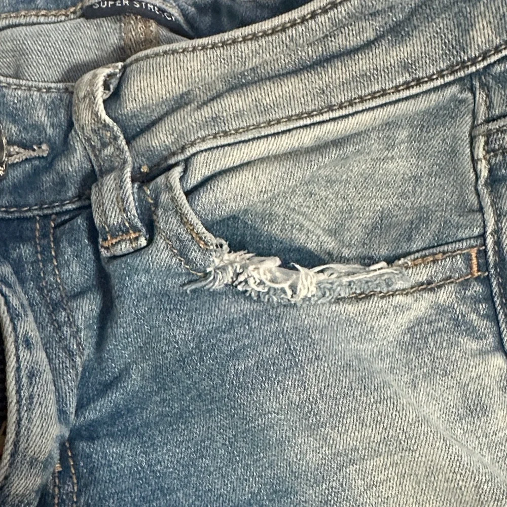 American Eagle Outfitters Light Blue Distressed Skinny Jeans - Picture 8 of 11